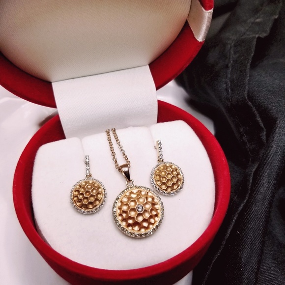 v Other - Pierce earrings and pendant set